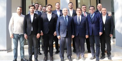 Vali Köşger Çukurova GİAD’da 1.5 saatlik Adana sohbeti
