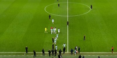 Adana Demirspor, Galatasaray karşısında sahadan çekildi; Karşılaşma hakem Oğuzhan Çakır tarafından tatil edildi