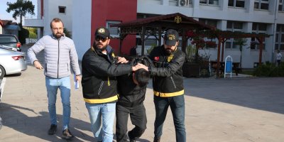 Kendisini borçlandıran patronunu öldürdü, çekiciye yüklediği otomobiyle İstanbul'a kaçtı