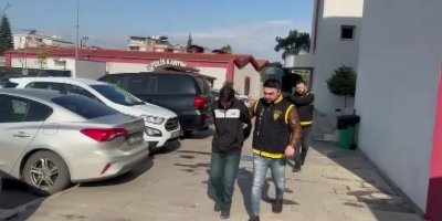 Kuyumcu soyup imitasyon ürün çalan hırsızlar polisten kaçamadı