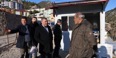 Akli dengesini kaybedip sokaklarda yaşayan Gürbüz amca için ilçe seferber oldu