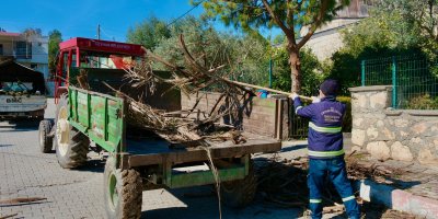Ceyhan Belediyesi Kurtkulağı Mahallesi’ne çıkartma yaptı