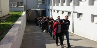Şafak operasyonuyla yakalanan 30 torbacı tutuklandı