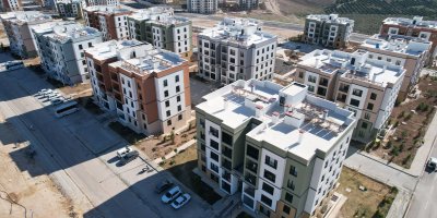 Adana'da depremzedeler için yapılan TOKİ konutlarının inşası sürüyor