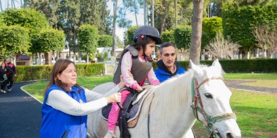 Seyhan Belediyesi'nden Özel Hizmet ''Atla Terapi''