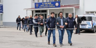 Kaçak göçmenlere VIP taşımacılık yapan şebeke Adana'da çökertildi