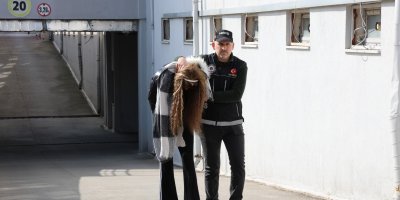 Kadın görünümlü erkek torbacı tutuklandı