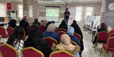 Adana'da polis velileri uyuşturucuya karşı bilgilendirdi