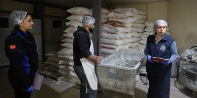 Adana’da zabıtadan şok denetim: Hijyene uymayan fırına ceza