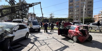 Adana’da zincirleme trafik kazası: 2 yaralı