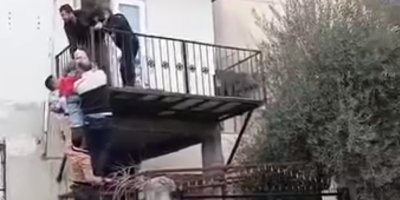 Yangın çıkan evde mahsur kalan kadın vatandaşlar tarafından kurtarıldı