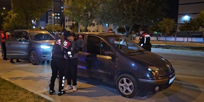 Adana’da polis kenti adeta ablukaya aldı, 106 suçlu yakalandı