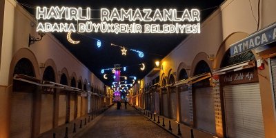Adana sokakları Ramazan'da rengarenk oldu