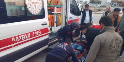 Adana'da hafif ticari araç ile otomobilin çarpıştığı kazada 2 kişi yaralandı