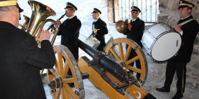 Amasya Bandosu, Adanalı Sanatçı'yı Amasya Kalesi'nde andı