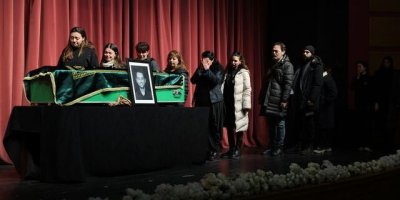 Adanalı tiyatrocu genç yaşta hayatını kaybetti, cenazesi Adana’ya uğurlandı