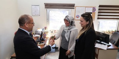 Saimbeyli ve Feke'de 'Kadınlar Günü' çiçeklerle kutlandı