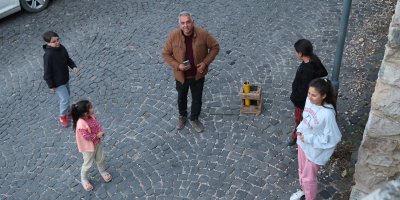 İftar için dakikaları sayan çocuklar, top atışı geleneğiyle heyecan yaşıyor