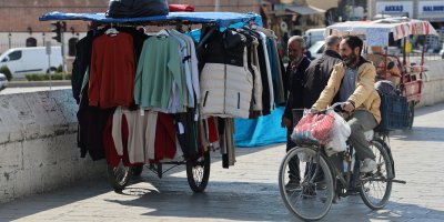 Adana'da tarihi Taşköprü seyyara kaldı