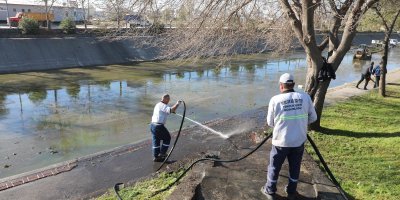 Çevreye kötü koku yayan Sarıçam Deresi temizlendi