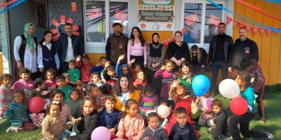 Çocukların okul sevinci: Yeni yapılan sınıflarda eğitim başladı