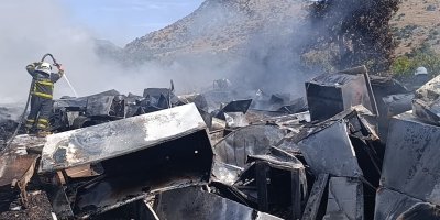 Çalıları yakarken, hurda tesisini yaktı