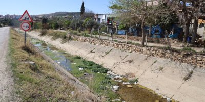Adana'da sulama kanalları çöplüğe döndü