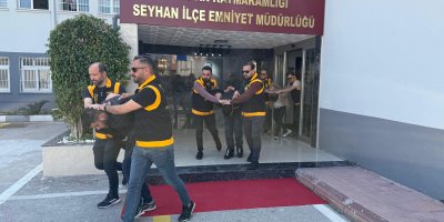 O anlar kamerada: Silikon maskeli şüpheliler kalaşnikofla yakalandı