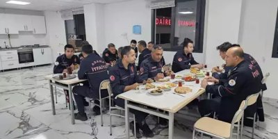 Adana'da itfaiye erleri, sahuru görev başında yapıyor