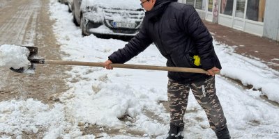 Adana'nın Tufanbeyli ilçesinde kar etkili oldu