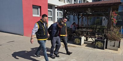 Cerrahi maskeli hırsız yakalanınca "Eşyaları yolda buldum" savunması yaptı