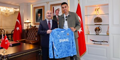 Fenerbahçe'nin Adanalı kalecisi Vali Köşger'i ziyaret etti