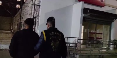 Yer Adana:16 yaşındaki şüpheliler, 4 kişiyi gasp edip 2 öğrenciyi bıçakladı