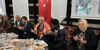 Türk Kızılay, Adana'da üniversite öğrencilerine iftar verdi