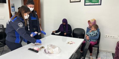 Zabıtayı gören dilencinin canı sıcak tahin istedi, diğerinin zulası çorabı çıktı