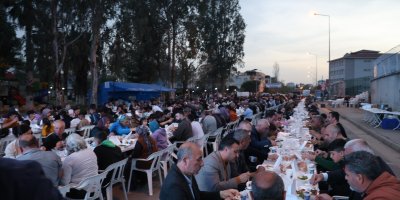 Kozan'da düzenlenen iftar programında 2 bin kişi buluştu.