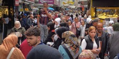 Adana'da çarşı ve pazarlarda bayram yoğunluğu yaşanıyor