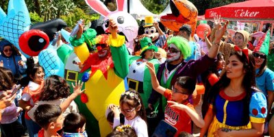 Adana'da karnaval coşkusu sürüyor