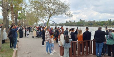 Seyhan Nehri'nde kano ile Su Korteji