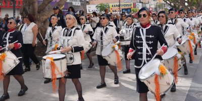 Atakum Cumhuriyet Kadınları Bandosu 'Portakal Çiçeği Karnavalı’nda