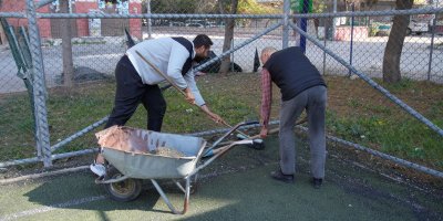 Seyhan’da spor tesisleri yenileniyor