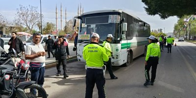 Karnavala giderken otobüsle çarpıştı: 1 kişi hayatını kaybetti 1 kişi yaralandı