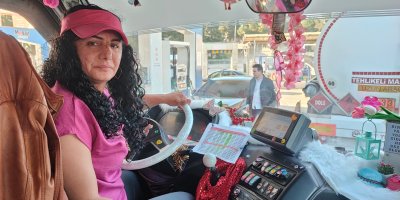 Adana yollarında kadın dolmuş şoförü