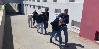 1 kilo 52 gram uyuşturucu ile yakalanan şüphelilerden "Satıcı değil içiciyiz" savunması