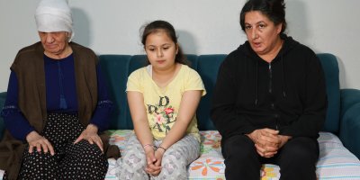 Evden çıkartılacak görme engelli Emine teyzenin gözyaşları