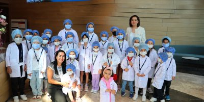 Çocuklar doktor olup maketler üzerinde ameliyat yaptı