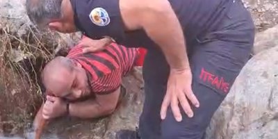 Adana'da ilginç olay: Su altında kolu iki kaya arasına sıkıştı