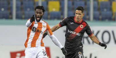 Adanaspor’da yaprak dökümü devam ediyor