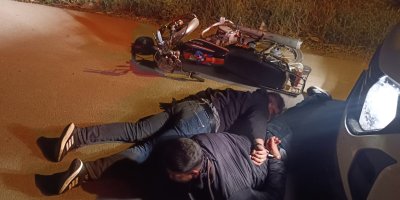 Adana'da 2 şüpheli ev kurşunlayıp, kaçarken kovalamacayla yakalandı