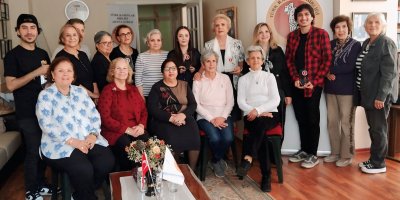 Adana’nın Kadın Hafızası: Türk Kadınlar Birliği Anlatıyor" Belgeseline teşekkür plaketi verildi